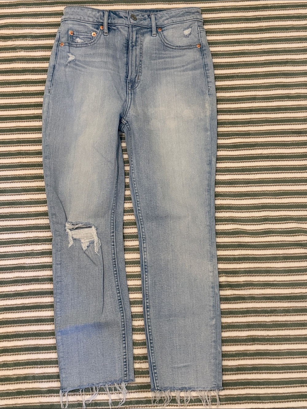 GAP Women’s Vintage Slim Sky High Light Blue Distressed Straight-Leg Jeans 27 4S